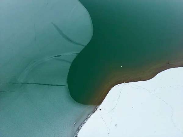 Wunderbare Veränderungen Der Seeoberfläche Formationen Verschiedene Eisformen Bei Hitze — Stockfoto