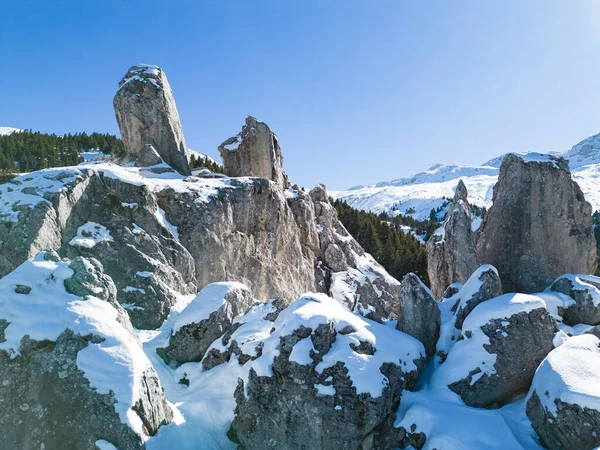 Zimní Krajiny Mystických Útesech Horách — Stock fotografie