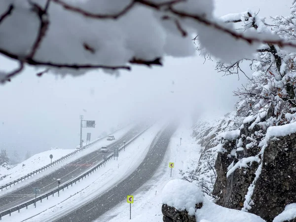 Traffic Rules Heavy Winter Season Rains Snowy Weather — Stock Photo, Image