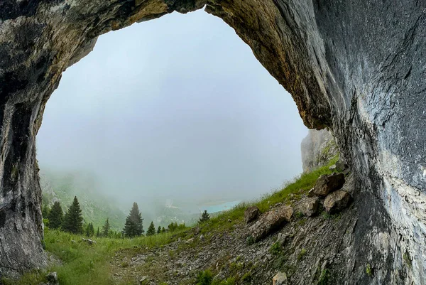 Enigmatic Veil Unveiling Misty Majesty Vast Cave — Stock Photo, Image
