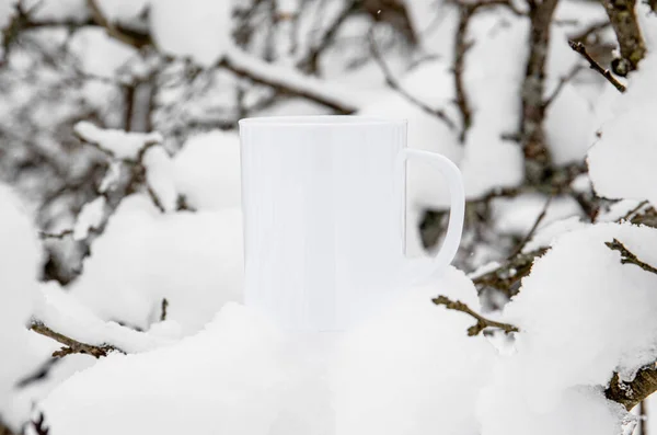 Biały Pusty Kubek Kawy Wzór Makiety Przytulne Sezonowe Produkty Tle — Zdjęcie stockowe
