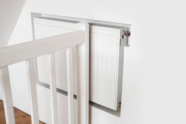 Radiador Calentador Agua Caliente Blanco Construido Dentro Paneles Yeso Interior —  Fotos de Stock