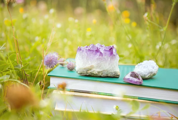 Self Help Esoteric Theme Books Stack Crystal Geodes Outdoors Sunny — Stock Photo, Image