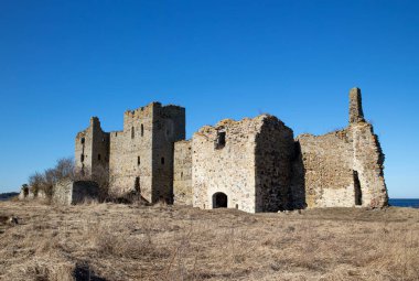 Toolse Order Castle, Estonya 'nın kuzey kıyısında bulunan bir ortaçağ kalesidir. Baharda Baltık Denizi kıyısında eski bir kale.
