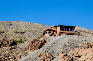 Teide, Tenerife, İspanya: 29JAN2025: Teide Ulusal Parkı 'ndaki Teide Otomobil İstasyonu binası. Adı Telefrico del Teide..