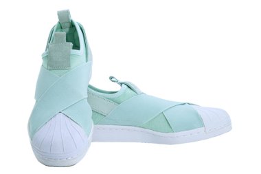 yeşil pastel ayakkabılar.