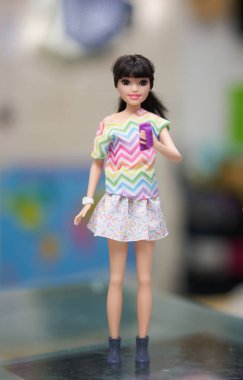 Süsleme oyuncaklı Barbie bebek