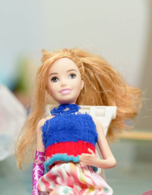 Süsleme oyuncaklı Barbie bebek