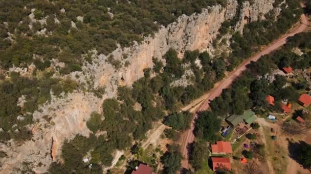 Prachtig Panoramisch Uitzicht Vanaf Drone Olijftuin Camping Verbazingwekkende Kalkstenen Klif — Stockvideo