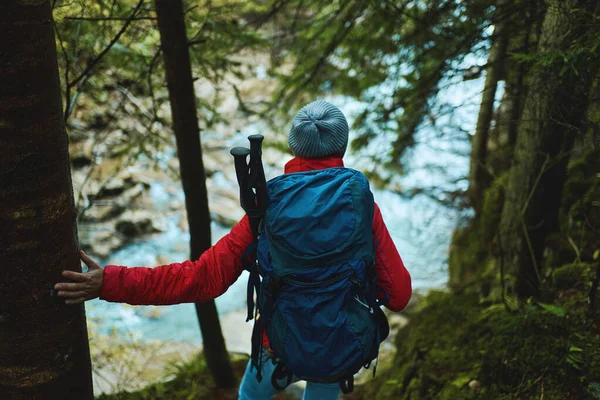 Back View Woman Hiker Backpack Resting Forest Blue River Travel — Stock Photo, Image