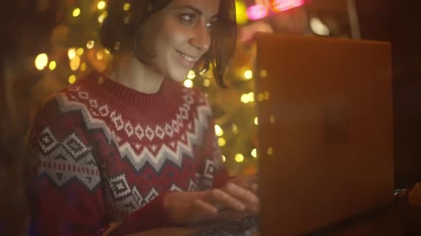 Festive Weared Woman Sits Decorated Cafe Close Window Christmas Eve — Stockvideo