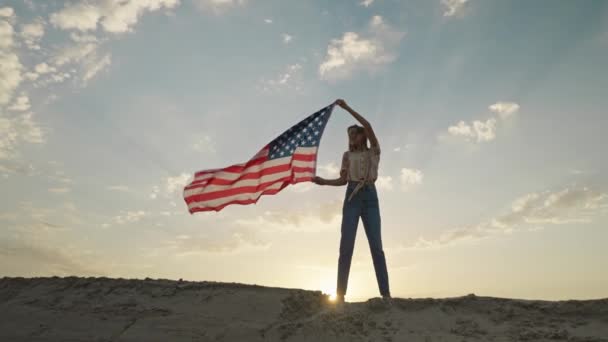 Woman Silhouette Flowing Usa Flag Sunset Sky 4Th July Celebration — Wideo stockowe