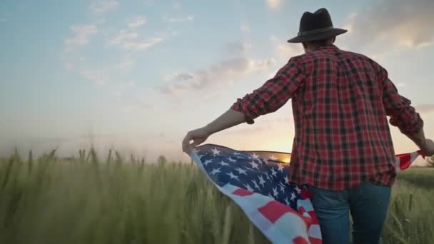 Man Walking American Flag July Independence Day Celebration Slow Motion — Vídeo de Stock