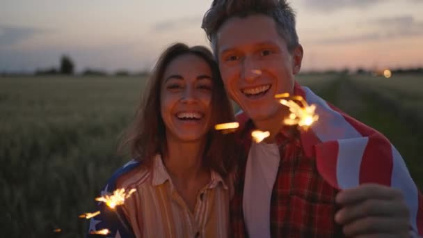 Close Sparklers Portrait Happy Caucasian Couple Woman Man Celebrating Enjoying — 비디오