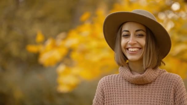 Autumn Portrait Beautiful Smiling Woman Wearing Wrown Dress Sweater Hat — Αρχείο Βίντεο