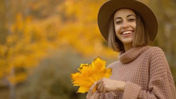 Autumn Portrait Beautiful Smiling Woman Wearing Wrown Dress Sweater Hat — Stockvideo