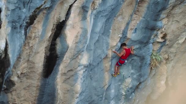 Rock Climber Climbs Rock Strong Man Overcomes Difficult Route Relaxation — Video