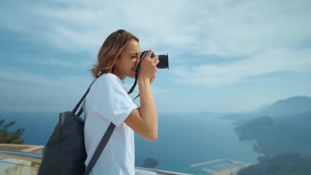 Attractive Woman Hipster Travel Blogger Takes Photo Professional Camera Viewpoint — Stock video