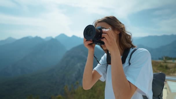Attractive Woman Hipster Travel Blogger Takes Photo Professional Camera Viewpoint — Video Stock