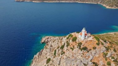 Deniz feneri ve Knidos veya Cnidus 'un havadan görünüşü Tekir burnu yarımadasında antik bir şehir, Datca kasabası, Mugla, Türkiye.