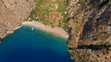 Kelebek vadisi kanyonu Fethiye, Türkiye. Seyahat ve doğa kavramı. Hava görüntüsü 4K.