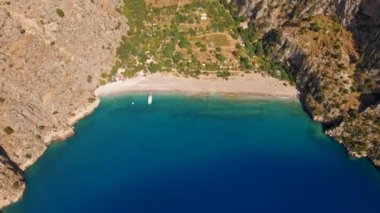 Kelebek vadisi kanyonu Fethiye, Türkiye. Seyahat ve doğa kavramı. Hava görüntüsü 4K.