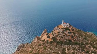 Deniz feneri ve Knidos veya Cnidus 'un havadan görünüşü Tekir burnu yarımadasında antik bir şehir, Datca kasabası, Mugla, Türkiye.