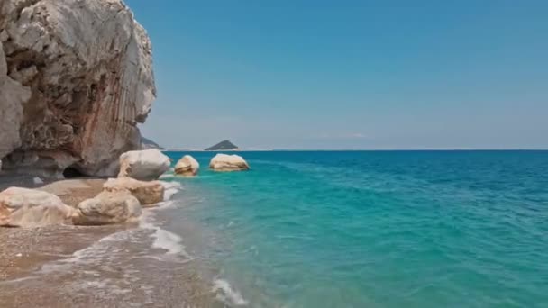 Playa Vacía Bahía Antalya Turquía Playa Arena Aguas Turquesas Claras — Vídeo de stock