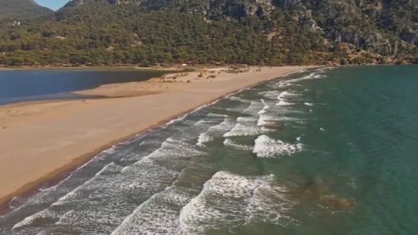 Türkiye Nin Iztuzu Kaplumbağa Plajındaki Güzel Yeşil Dağlara Doğru Inanılmaz — Stok video