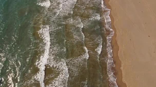 Güneş Doğarken Tropikal Beyaz Kum Plajı Üzerinde Uçan Hava Manzarası — Stok video