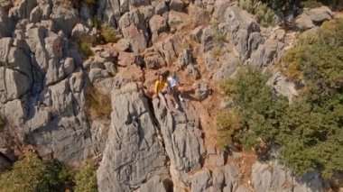 Kelebek Vadisi 'nin hava manzaralı kanyonu Fethiye, Türkiye. Turistler ve gezginler için popüler ve ünlü bir turistik nokta. Seyahat ve doğa kavramı. Hava görüntüsü 4K.