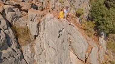Kelebek Vadisi 'nin hava manzaralı kanyonu Fethiye, Türkiye. Turistler ve gezginler için popüler ve ünlü bir turistik nokta. Seyahat ve doğa kavramı. Hava görüntüsü 4K.