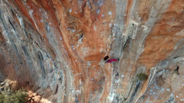 Letecký Top View Krásný Atletický Silný Žena Rock Horolezec Lezení — Stock video