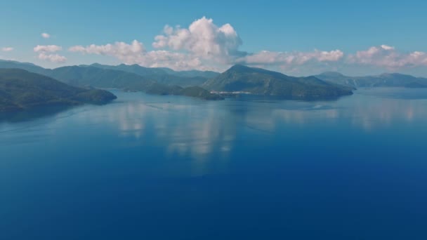 Сверху Вид Море Берег Озера Доками Причалами Высокая Точка Беспилотника — стоковое видео
