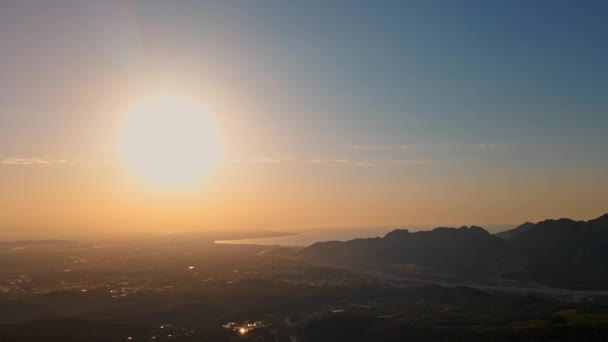 Zdjęcia Lotnicze Pięknej Przyrody Krajobraz Wschodu Słońca Kanionem Skalistą Górą — Wideo stockowe
