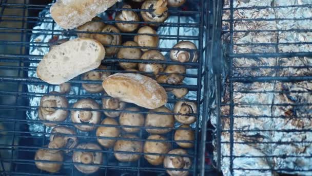 Κλείσε Ψησταριά Νόστιμο Μπάρμπεκιου Μαγείρεμα Πικνίκ Για Κάρβουνο Τροφίμων Ψητό — Αρχείο Βίντεο