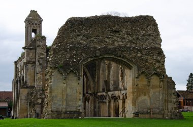 Geçit ve Koro Duvarlarının Harabelerinin Görünümü
