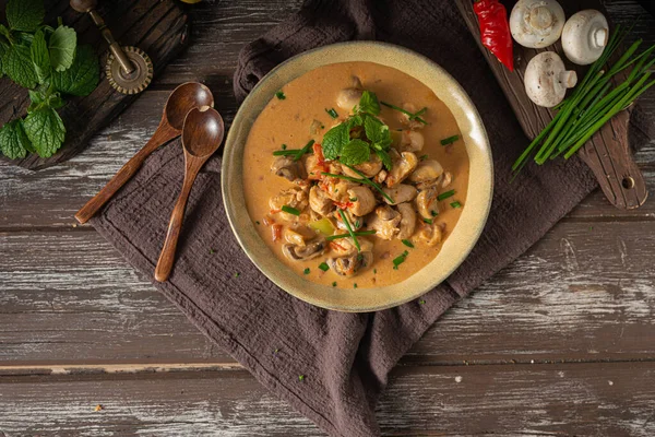 Curry Poulet Aux Légumes Frais Herbes Champignons — Photo