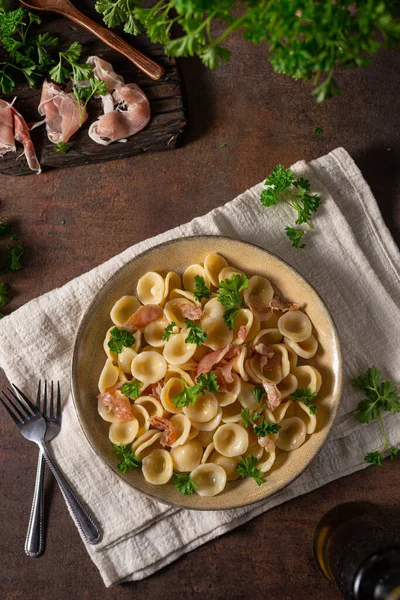 Heerlijke Pasta Met Knoflook Ham Parmezaanse Kaas — Stockfoto