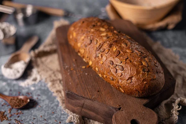 Lahodný Celozrnný Chléb Semínky Organickou Moukou Stock Snímky