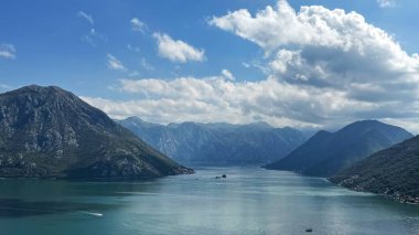 Karadağ 'daki Kotor Körfezi' nin dağından görüntü.