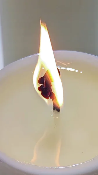 Detail Eines Brennenden Dochtes Einer Kerze Gebet Und Rituelles Konzept — Stockfoto
