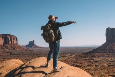 tam boy, iş, duruş, konsept, siluet, tamamlanmış, başarı, geri bakış, sırt çantası, güzel, çöl, varış, çevre, keşif, özgürlük, yürüyüş, hipster adam, seyahat, dönüm noktası, manzara, yaşam tarzı, erkek, insan, anıt vadisi, dağ, ulusal