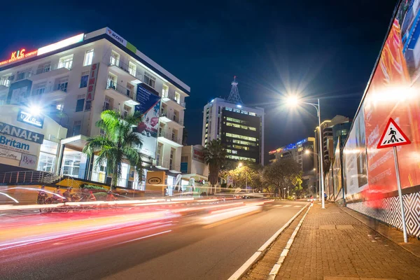 르완다의 Kigali 2022 갈리의 중심지 도시는 저녁에 활동의 집합체이다 — 스톡 사진