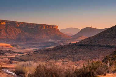 Drakensberg 'deki vadiler ve tepeler, Lesotho