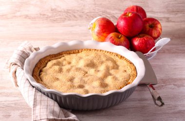 Çifte kabuklu elmalı turta.