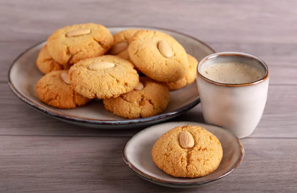 Biscoitos Amêndoa Servidos Com Café — Fotografia de Stock