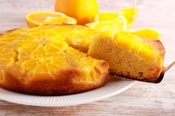 Torta Naranja Revés Cortada Rodajas Servida — Foto de Stock