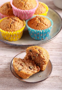 Tahıl ve tohum keklerini karıştır.