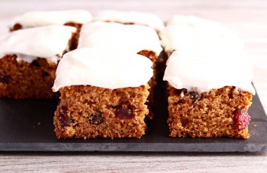 Krem peynirli yaban mersinli pasta.